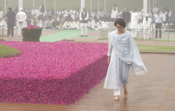 Priyanka gandhi compares delhi air quality with wayanad