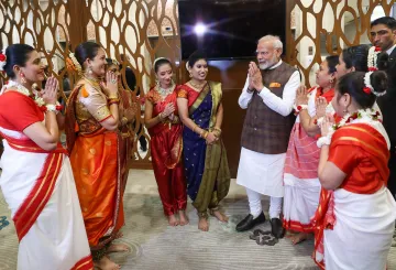 PM Modi meets Indian diaspora at Guyana