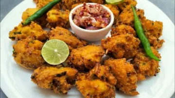 moong dal pakoras