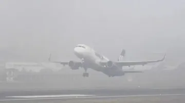 delhi air pollution flight diverted