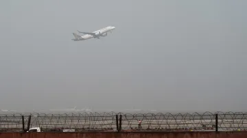 Delhi air quality, Several flights diverted in delhi amid low visibility, Delhi air quality index, D