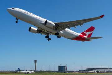 Qantas Airways flight engine fail