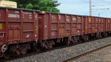 20 wagons of goods train derail in Chhattisgarh