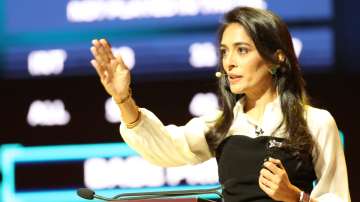 Auctioneer Malika Sagar.