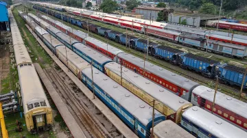 West Bengal train derailment Secunderabad Shalimar Express train derail in Nalpur, Four coaches of S