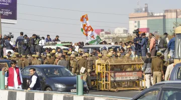 Heavy traffic at Ghazipur border in New Delhi