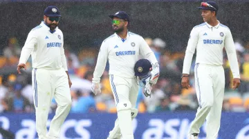 Rohit Sharma, Rishabh Pant and Yashasvi Jaiswal go off the field as rain falls at the Gabba.