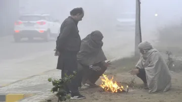 People seen getting heat from bonfires in Delhi