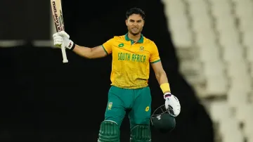 Reeza Hendricks scored 117 off 63 as South Africa chased down 207 runs against Pakistan in the second T20I