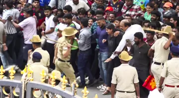 India Tv - Massive crowd gathered in Bengaluru to welcome the RCB team India Tv - Bengaluru stampede