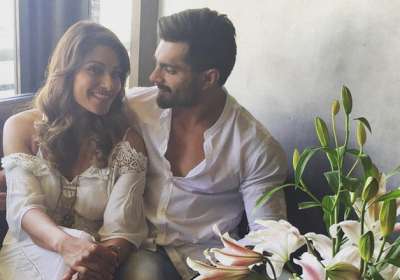 Bollywood actress Bipasha Basu is the happiest girl in town these days. And the reason behind her happiness is her D-Day.

The diva is getting hitched to her beau Karan Singh Grover on April 30 and the couple is way too excited about their special day.

Karan and Bipasha had never accepted their love affair in public, but the announcement of their wedding has given them a chance to express their love for each other publicly. 

And looks like Karan just can&rsquo;t stay away from his bride-to-be. No wonder, he went on to gatecrash Bipasha&rsquo;s bridal shower as well. 

Here&rsquo;s a look at the pics from Bipasha Basu&rsquo;s bridal shower: 