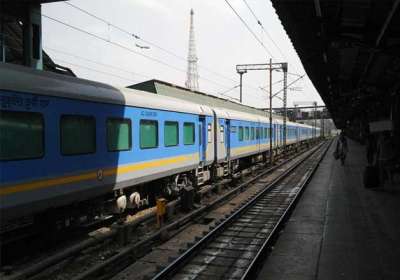 Gatimaan Express, a semi-high speed train that will run between New Delhi and Agra, will begin operations from April 5. Railway Minister Suresh Prabhu will flag off the train from New Delhi Railway Station at 10 am.