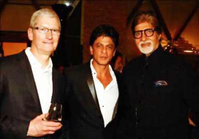 Dinner hosted by Bollywood actor and former Nokia ambassador Shah Rukh Khan in honour of Apple CEO Tim Cook on Wednesday at his residence &lsquo;Mannat&rsquo; turned out to be a starry affair. 
Amitabh Bachchan, Aishwarya Rai Bachchan, Jaya Bachchan, Aamir Khan, Madhuri Dixit, Farah Khan, A.R. Rahman, Vidhu Vinod Chopra and Sania Mirza, among other celebrities, made their presence at the event. 
Cook is in India on his first official visit to the country.
Here&rsquo;s a look at the star-studded dinner bash: