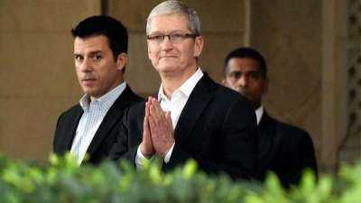 Apple CEO Tim Cook had a packed schedule on the first day and now he is on his second day visit. Cook began his first day by visiting the Siddhi Vinayak Temple, and then held several meetings with top Indian business leaders before attending a gala dinner with Bollywood stars. Here are some inside pictures of his tour.
