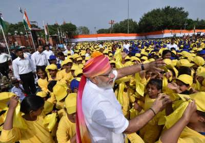 PM Narendra Modi interacting with the school children on the occasion of 70th Independence Day at Red Fort.