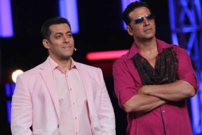 Salman Khan drops by Akshay Kumar's set, sparks clash aversion rumours