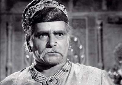 Remember the powerful role of Emperor Akbar in K. Asif&rsquo;s &lsquo;Mughal-e-Azam&rsquo;, which was portrayed by Prithviraj Kapoor.
No one other than him could have done justice to the role. The way he delivered his dialogues, to expressions and the body language, Prithviraj Kapoor&rsquo;s indomitable persona was something we still can&rsquo;t get over with.
We all know that Kapoor family has a meritorious contribution to the Indian cinema. In fact, going down the memory lane now, the journey would have been incomplete without having Kapoor&rsquo;s in it.
But it was Prithviraj to introduce the Kapoor clan to showbiz and his genes continue to rule the glam town as we see his grandchildren Ranbir and Kareena winning hearts with their talents.

Today on his 110th birth anniversary, here we bring you some lesser known facts about the patriarch of Bollywood&rsquo;s first filmy family: