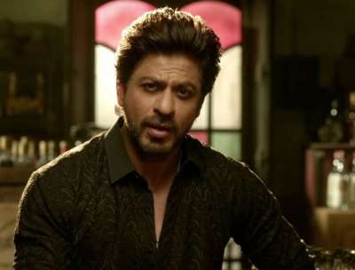 Karan Johar WATCHES Shahrukh's RAEES At PVR Cinema - YouTube
