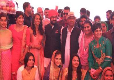 Geeta Phogat, who was the first female wrestler from our country to compete at the Olympics, yesterday got hitched to his fellow wrestler Pawan Kumar. Her wedding was attended by none other than Bollywood superstar Aamir Khan.