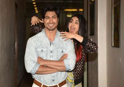 Bollywood actor Vidyut Jammwal&rsquo;s spotted enjoying with his &lsquo;Commando 2&rsquo; co-star Adah Sharma in Mumbai
