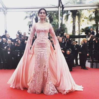 Cannes 2017: Sonam Kapoor In Elie Saab Dress Looks Like A Fashion Goddess |  Bollywood News – India Tv