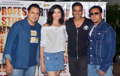 The Jodi No 1 actress Pooja Batra is making her comeback with Mirror Game. The special screening of the film was held yesterday in Mumbai where several celebs attended the event.