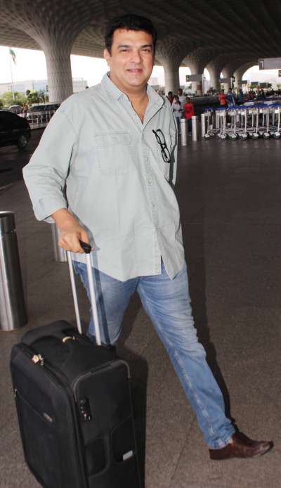 Siddharth Roy Kapur: Indian film producer Siddharth Roy Kapur was spotted at airport wearing a light coloured shirt with blue denims and brown loafers. This is most common outfit among men for traveling. 
