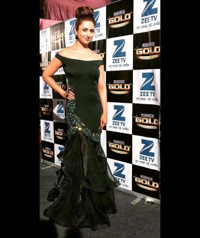 The 10th Zee Gold Awards 2017 was held on July 4 in Mumbai and it was a star-studded event. Divyanka Tripathi looked beautiful in a green attire.