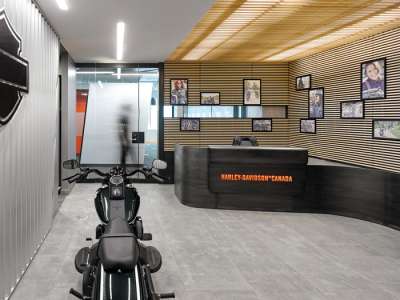 The Harley Davidson motorcycles have been the cult-favourite among the youth across the globe. But have you ever wondered how the office of this innovative motorcycle brand looks? As palpable as it seems, it has to be inventive, original and speaking modernity by all means. So, let&rsquo;s have a look inside newly-designed Canada office of Harley Davidson