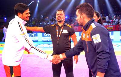 Bengaluru Bulls defeated beat Bengal Warriors 31-25 in a pulsating encounter of the Pro Kabaddi League Season 5 in Nagpur on Wednesday.