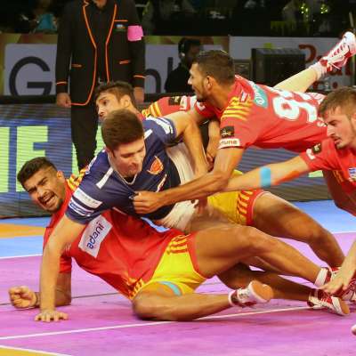 Gujarat Fortunegiants made a blazing debut as they routed Dabang Delhi 26-20 in the fifth edition of the Pro Kabaddi League (PKL) at the Gachibowli Indoor Stadium on Tuesday. 