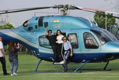 Superstar Shah Rukh Khan along with actress Anushka Sharma and filmmaker Imtiaz Ali promoted their film, Jab Harry Met Sejal in the National capital. They landed from a chopper to visit the university in Gurugram and what followed was unlimited fun.