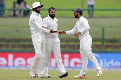 Mohammed Shami celebrates with teammates the dismissal of Sri Lanka's Malinda Pushpakumara on day 3 of third Test in Pallekele