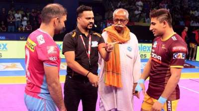 In the Pro Kabaddi League 2017 of Season 5 of the Inter-Zone challenge week, it was Jaipur Pink Panthers that handed another loss to U.P Yoddha to claim their third win of the five matches they've played. Nitin Tomar and his men have been out of shape ever since their entry into their backyard which was supposed to be an advantage. Jaipur and UP encountered in a low scoring game but it was Jaipur that turned the tables in the last minute of the match to claim victory over the hosts. In this image the two team captains Nitin Tomar greets Jasvir Singh before the toss.