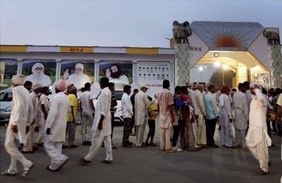 Followers of Dera Sacha Sauda chief Gurmeet Ram Rahim Singh gather at his 'ashram' in Sirsa