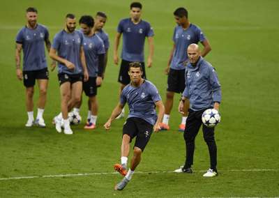 Luis Garcia of Madrid plays the ball during the UEFA Champions League  News Photo - Getty Images