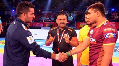 In Match 16 16 of the Pro Kabaddi League 2017 Season 5, it was Bengal Warriors who took on debutants U.P Yoddha. The Warriors handed the Yoddhas their first defeat by a massive margin to win by 40-20. In this image, the two captains Bengal Warrior's Surjeet Singh and U.P Yoddha's Nitin Tomar greet each other before the toss of the match.