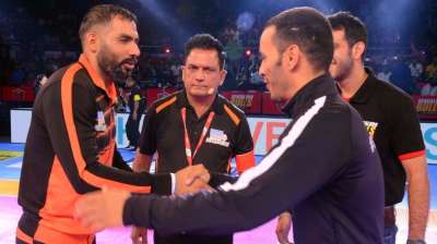 In the Match 14 it was a well rested U Mumba that took on a vulnerable and weak Dabang Delhi K.C. in Match 14 of the Pro Kabaddi League 2017 Season 5. In this picture the two captains U Mumba's Anup Kumar and Dabang Delhi K.C.'s Meraj Sheykh meet before the toss of the match.