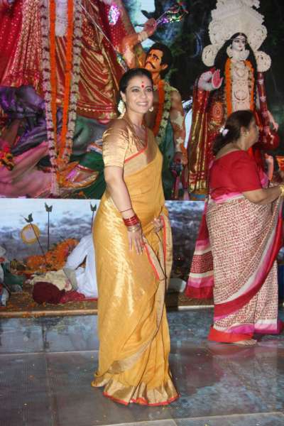 Actress Kajol along with his mother Tanuja Mukherjee and sister Tanishaa Mukherjee attended Durga Puja and worshipped the goddess. The gorgeous actress every year makes sure to mark her presence at Durga Puja pandals.