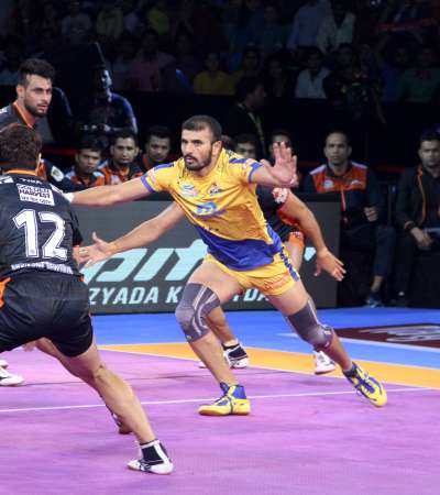Tamil Thalaivas were looking down and out but skipper Ajay Thakur scored seven of his eight raid points in the last five minutes to turn the match on its head versus Bengal Warriors on Sunday.