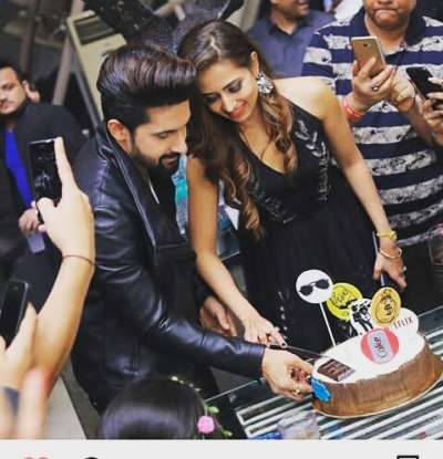 TV actor Ravi Dubey is celebrating his 34th birthday on December 23, Saturday, The talented television actor threw a pre-birthday bash for his close friends from the fraternity due to work commitments. The party was attended by who&rsquo;s who of television industry, including Karan Patel, Karan Wahi, Adaa Khan, Rithvik Dhanjani, Asha Negi, among others. Here are the pictures from the gala event that took place in a newly-opened place in Mumbai. Ravi Dubey surely had a blast at his pre-birthday bash. 