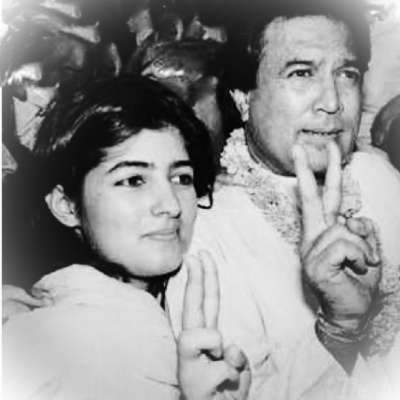 Bollywood actress Twinkle Khanna is celebrating her 43rd birthday today. For those who don&rsquo;t know, the actress shares her birthday with none other than her superstar father Rajesh Khanna. On his birthday and on her own birthday as well, Twinkle Khanna posted a throwback picture with her dad. Surely, she&rsquo;s missing her father on this day. On this occasion, let&rsquo;s have a look at some unseen pictures of Rajesh Khanna and Twinkle Khanna which exude the bond they share. 