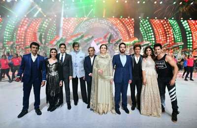 Reliance Industries Limited turned 40 on Saturday this week. The celebrations were lit as most of the A-listers of Bollywood made to the party. Amitabh Bachchan, Shah Rukh Khan, Varun Dhawan, Ranbir Kapoor among others joined the Ambanis on the special occasion. Shah Rukh Khan made a grand entry on the stage on his quad bike. Check the inside pictures of the event. Shah Rukh Khan, Amitabh Bachchan, Varun Dhawan, Alia Bhatt and other celebrities sharing the stage for a picture was the major highlight of the gala affair. 