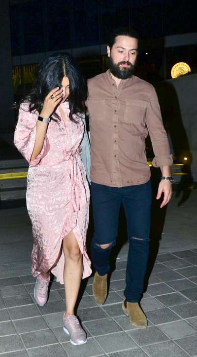 

Shruti Haasan is one of the talented actresses of south industry. The bindaas diva was recently spotted at Mumbai airport with rumoured boyfriend Michael Corsale.