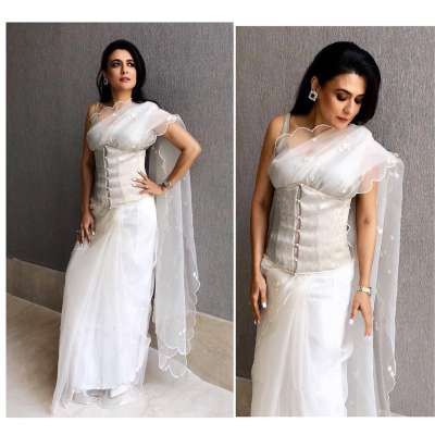 It seems that TV actress Mini Mathur is fond of tradition avatars these days as the lady has been donning saree in most of the events. She recently wore a beautiful white organza saree which resembles with Sridevi&rsquo;s Chandni&rsquo;s outfit. Mini gave it a modern twist.