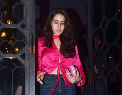 Bollywood debutant Sara Ali Khan is making headlines even before her debut film Kedarnath&rsquo;s trailer is out. The actress has finally cracked how to impress fans with her chic sartorial choices. 