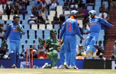 Yuzvendra Chahal and Kuldeep Yadav's magical wrist spin outfoxed a depleted South Africa as Indian romped to a crushing nine-wicket win in the second ODI to reclaim the pole position in the ICC rankings here.
India now lead the six-match series 2-0 as they literally annihilated the home team which had the ignominy of being shot out for a paltry 118 in 32.3 overs -- their lowest-ever score at home.