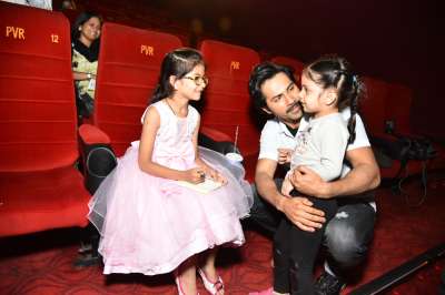 Actor Varun Dhawan, who sis gearing up for the release of his upcoming film October, recently came to Delhi to release a song. He was seen charming his little fans at the event.