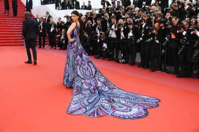 red carpet aishwarya rai gown