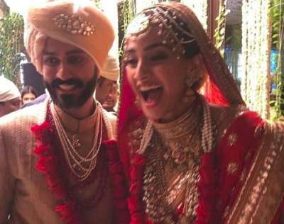 Sonam Kapoor and&amp;nbsp; Anand Ahuja's pics from their wedding are out and all we can say is 'Rab Ne Bana Di Jodi'.
